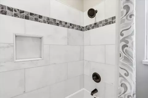 Bath - 10213 Evergreen Ranch Ct, Grass Valley, CA 95949 photo 2 of 7