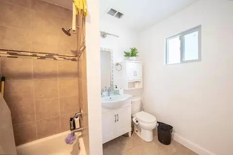 Bath - 5839 Palm Ave, Sacramento, CA 95841 photo 2 of 4