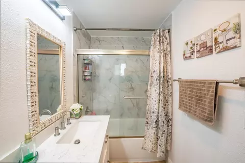 Bath - 5839 Palm Ave, Sacramento, CA 95841 photo 4 of 4