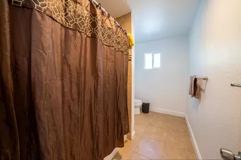 Bath - 5839 Palm Ave, Sacramento, CA 95841 photo 1 of 4