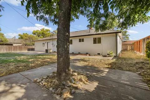 Exterior - 1113 Sutter St, Manteca, CA 95336 photo 9 of 10