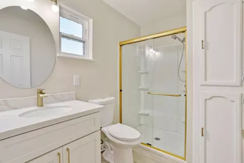 Bath - 1113 Sutter St, Manteca, CA 95336 photo 2 of 2