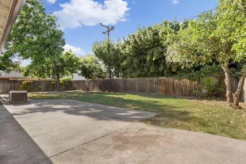 Exterior - 1113 Sutter St, Manteca, CA 95336 photo 7 of 10