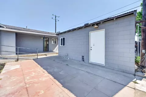 Exterior - 634 E Harney Ln, Lodi, CA 95242 photo 12 of 13