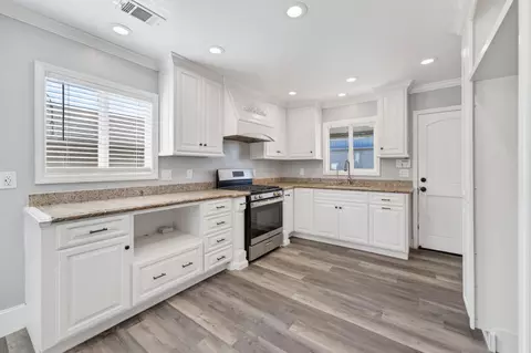 Kitchen - 634 E Harney Ln, Lodi, CA 95242 photo 1 of 2