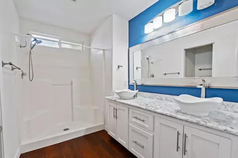 Bath - 2700 Tradition Way, Modesto, CA 95355 photo 2 of 2
