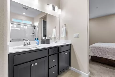 Bath - 1696 Firebrite Ct, Hughson, CA 95326 photo 1 of 2