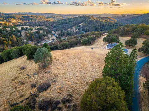 19635 Peyton Pl, Grass Valley, CA 95949 photo 5