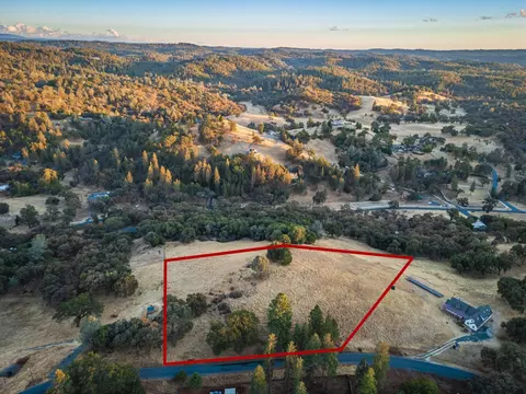 19635 Peyton Pl, Grass Valley, CA 95949 photo 2