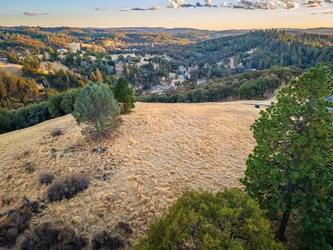 19635 Peyton Pl, Grass Valley, CA 95949 photo 4