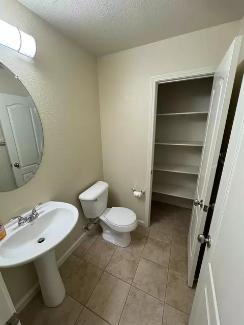 Bath - 17359 Stone Celler Way, Lathrop, CA 95330 photo 2 of 7