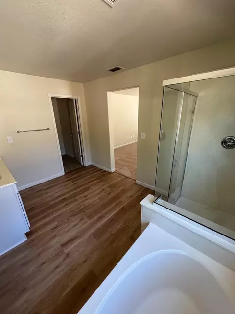 Bath - 17359 Stone Celler Way, Lathrop, CA 95330 photo 6 of 7