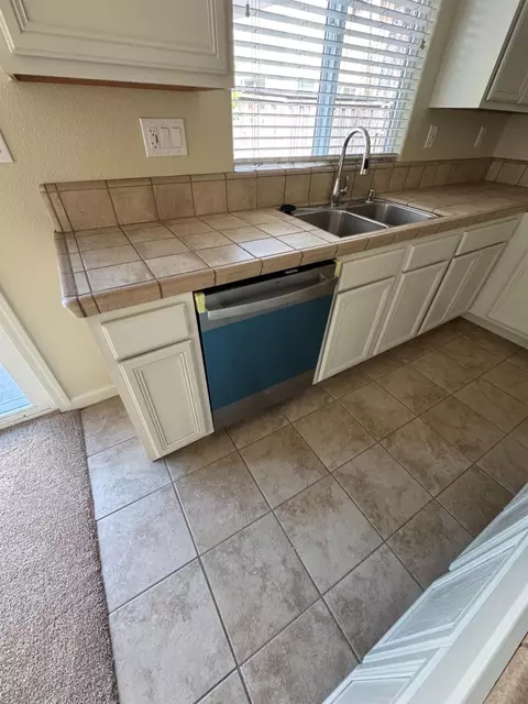 Kitchen - 17359 Stone Celler Way, Lathrop, CA 95330 photo 1 of 6