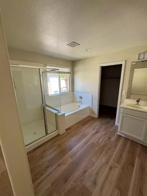 Bath - 17359 Stone Celler Way, Lathrop, CA 95330 photo 4 of 7