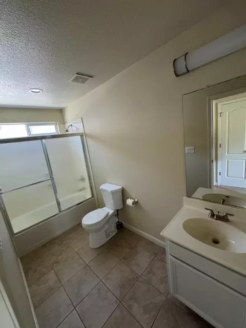 Bath - 17359 Stone Celler Way, Lathrop, CA 95330 photo 3 of 7