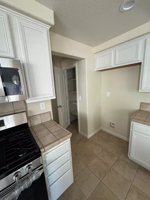 Kitchen - 17359 Stone Celler Way, Lathrop, CA 95330 photo 3 of 6