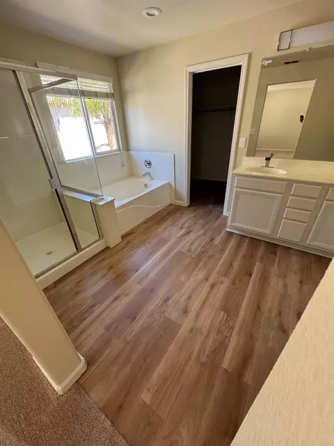 Bath - 17359 Stone Celler Way, Lathrop, CA 95330 photo 5 of 7