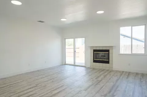 Living - 8226 Windmill Oaks Pl, Antelope, CA 95843 photo 1 of 4
