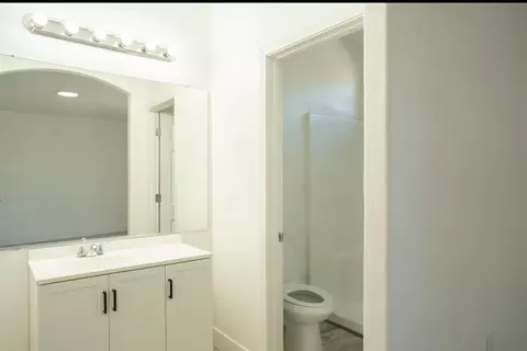 Bath - 8226 Windmill Oaks Pl, Antelope, CA 95843 photo 1 of 1