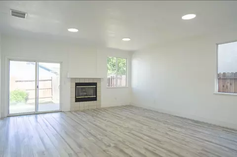 Living - 8226 Windmill Oaks Pl, Antelope, CA 95843 photo 2 of 4