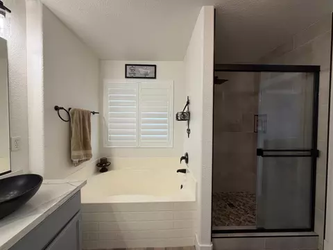 Bath - 322 Culbertson Dr, Lodi, CA 95240 photo 4 of 4