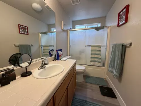 Bath - 322 Culbertson Dr, Lodi, CA 95240 photo 1 of 4
