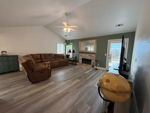 Living - 322 Culbertson Dr, Lodi, CA 95240 photo 2 of 2