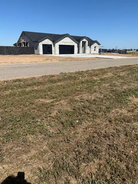 Exterior - 21250 E Del Monte Rd, Madera, CA 93638 photo 3 of 5