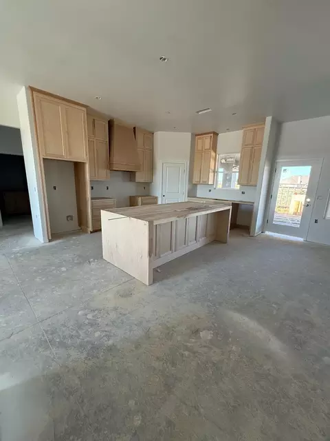 Kitchen - 21250 E Del Monte Rd, Madera, CA 93638 photo 2 of 4