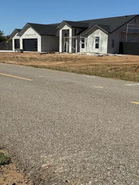 Exterior - 21250 E Del Monte Rd, Madera, CA 93638 photo 2 of 5