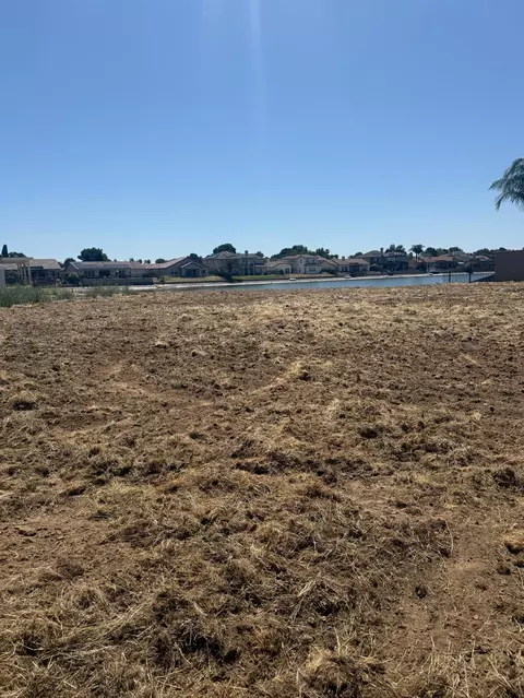 8255 Lake Shore Dr, Chowchilla, CA 93610