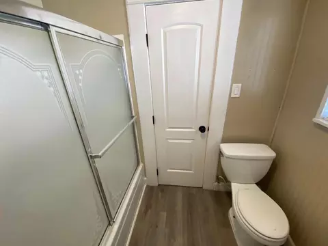 Bath - 112 Almond Ave, Modesto, CA 95354 photo 2 of 2