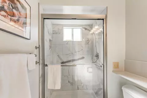 Bath - 1012 Fordham Dr, Davis, CA 95616 photo 2 of 5