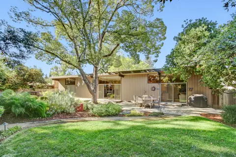 Exterior - 1012 Fordham Dr, Davis, CA 95616 photo 12 of 20