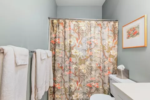 Bath - 1012 Fordham Dr, Davis, CA 95616 photo 4 of 5