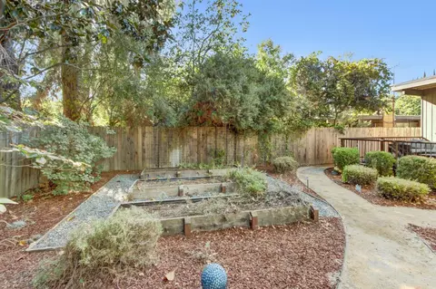 Exterior - 1012 Fordham Dr, Davis, CA 95616 photo 9 of 20