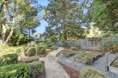 Exterior - 1012 Fordham Dr, Davis, CA 95616 photo 8 of 20