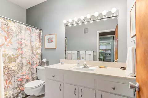 Bath - 1012 Fordham Dr, Davis, CA 95616 photo 3 of 5