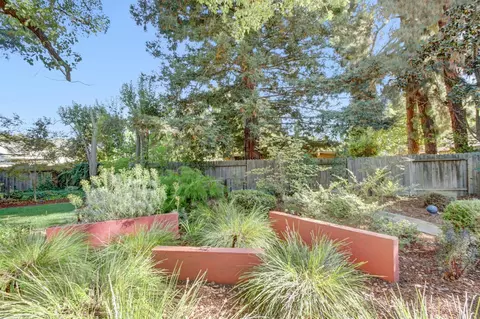 Exterior - 1012 Fordham Dr, Davis, CA 95616 photo 10 of 20