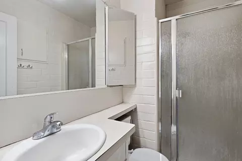 Bath - 701 Oak Ave, Davis, CA 95616 photo 2 of 2