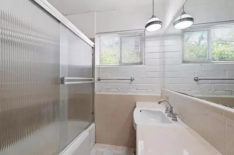 Bath - 701 Oak Ave, Davis, CA 95616 photo 1 of 2