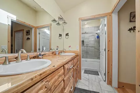 Bath - 3061 Tahos Dr, Dorrington, CA 95223 photo 7 of 9