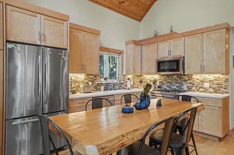 Kitchen - 3061 Tahos Dr, Dorrington, CA 95223 photo 4 of 8