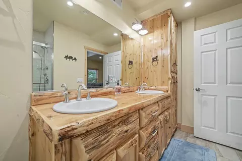 Bath - 3061 Tahos Dr, Dorrington, CA 95223 photo 4 of 9