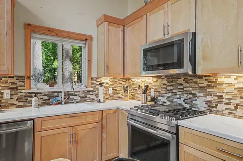 Kitchen - 3061 Tahos Dr, Dorrington, CA 95223 photo 3 of 8