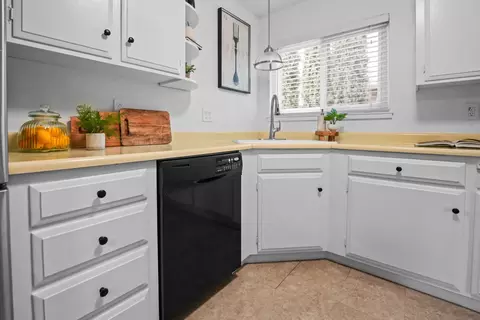Kitchen - 1775 Elmhurst Ln, Concord, CA 94521 photo 2 of 4