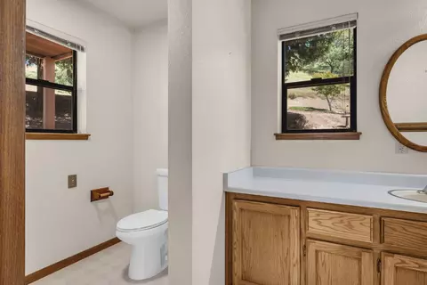 Bath - 6287 Oak Hill Rd, Placerville, CA 95667 photo 4 of 7