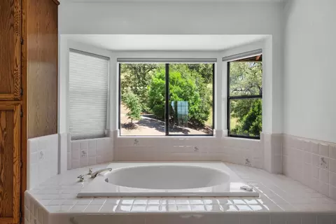 Bath - 6287 Oak Hill Rd, Placerville, CA 95667 photo 7 of 7