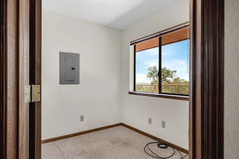 Bedroom - 6287 Oak Hill Rd, Placerville, CA 95667 photo 5 of 9