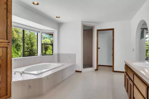 Bath - 6287 Oak Hill Rd, Placerville, CA 95667 photo 5 of 7
